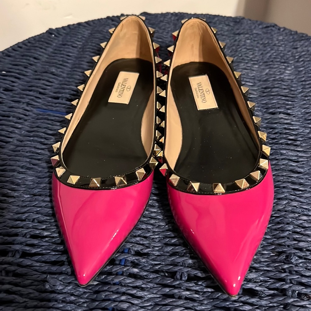 Fuchsia and Black Valentino Rockstud flats